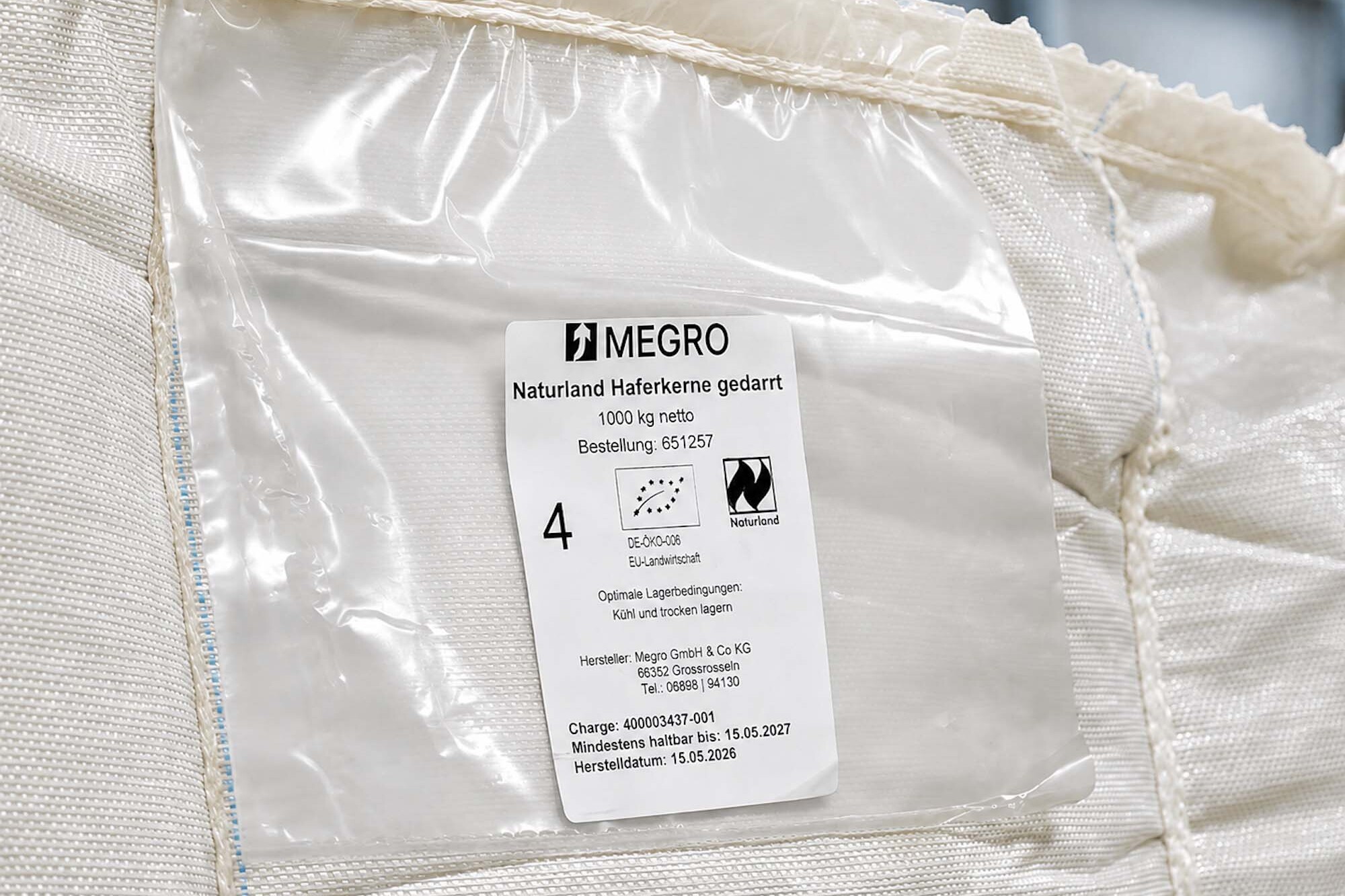 Kennzeichnung eines BIO-Rohstoff-Big-Bags mit Chargen- und Produktinformationen im Qualitätsmanagement der JUCHEM GROUP.